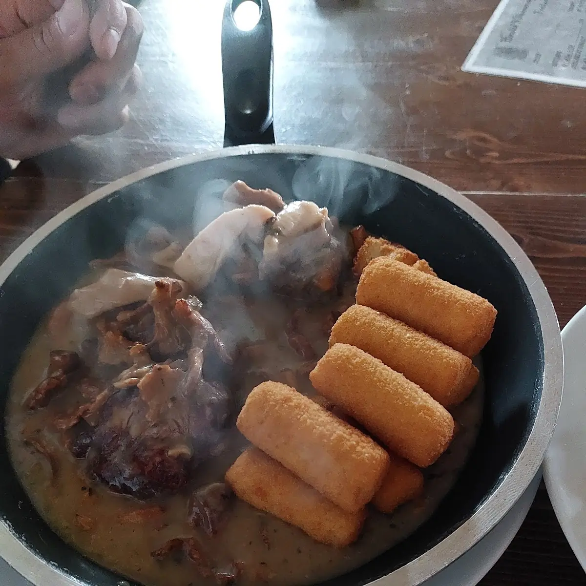 Schweinsfilet Mit Kroketten Und Schwammerlsoße