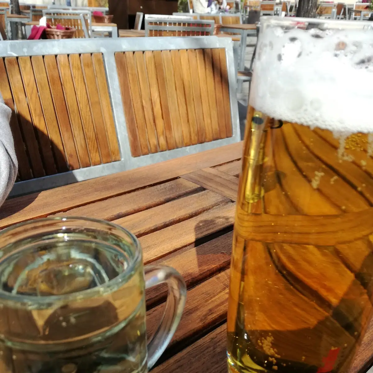 Ein Gespritzes Und Ein Helles