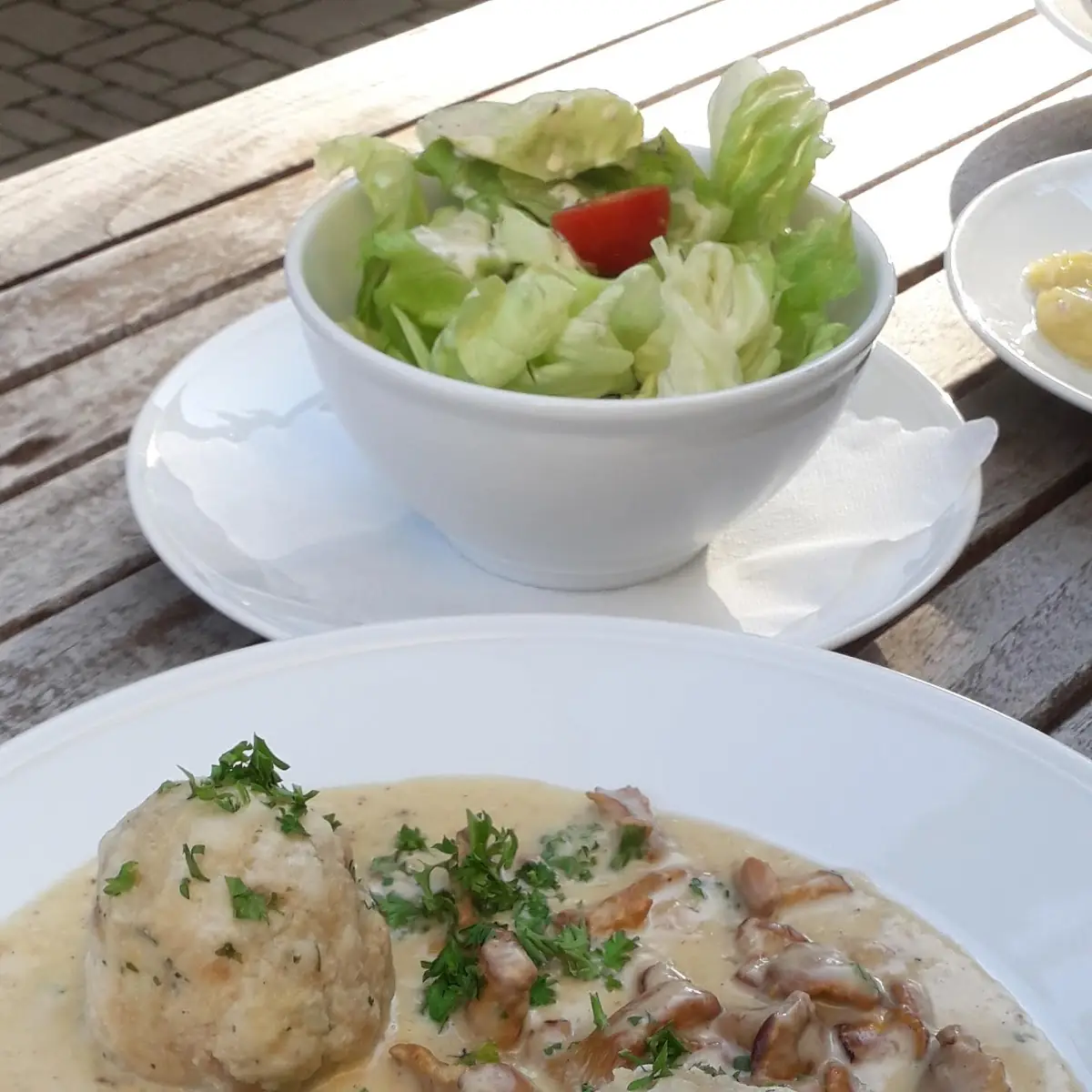 Eierschwammerlsoße Mit Semmelknödel