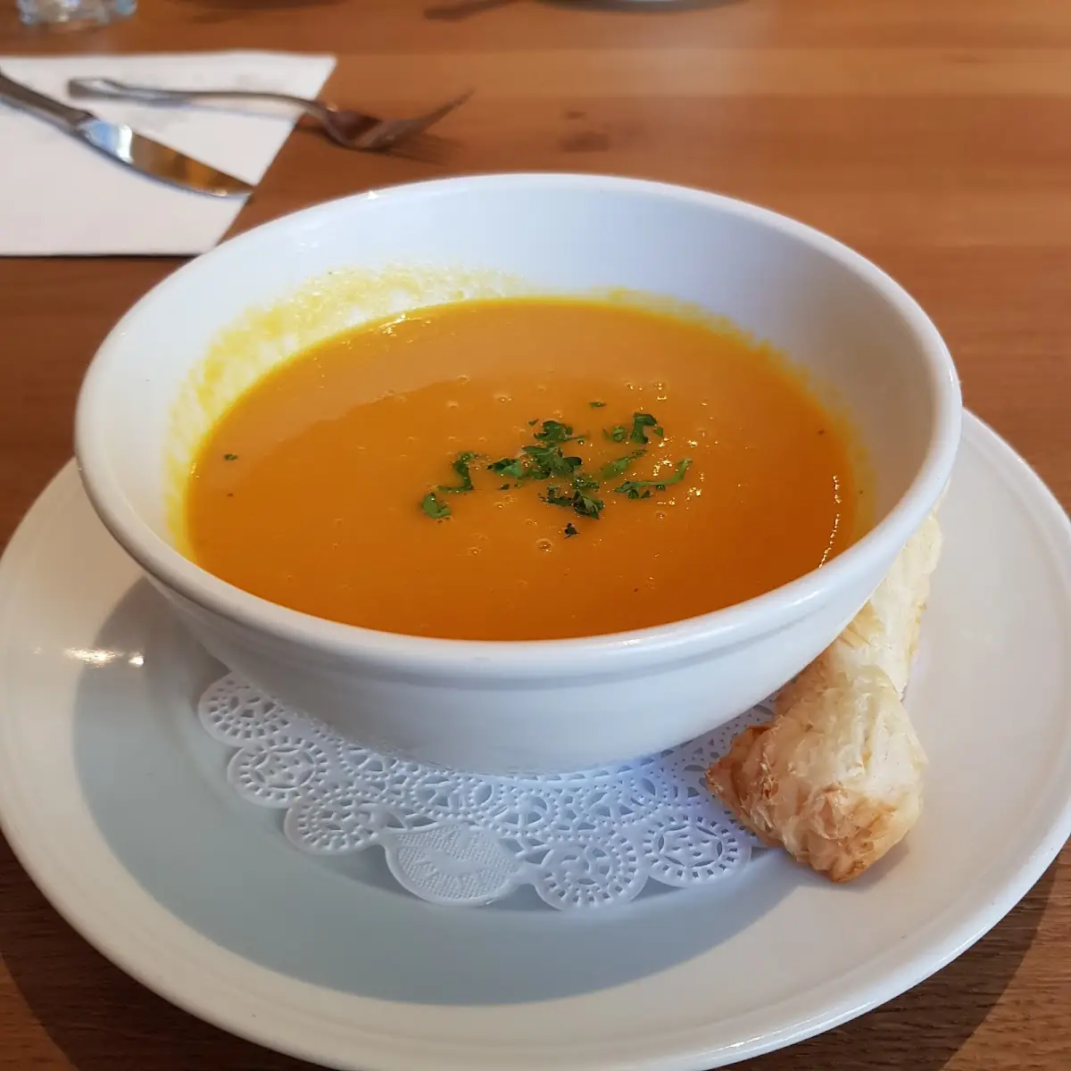 Ingwer-karottenschaumsuppe