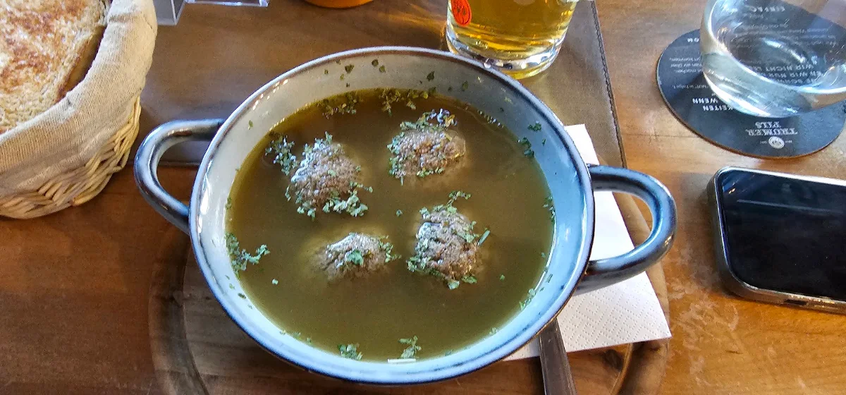 Leberknödelsuppe