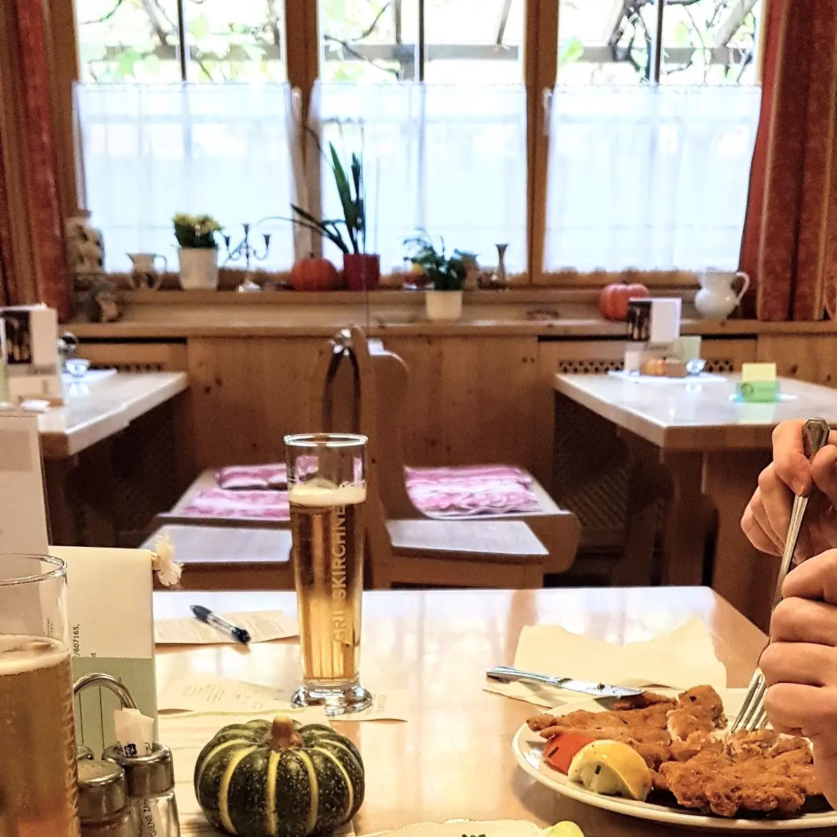 Hirschgulasch Und Fledermaus Schnitzel