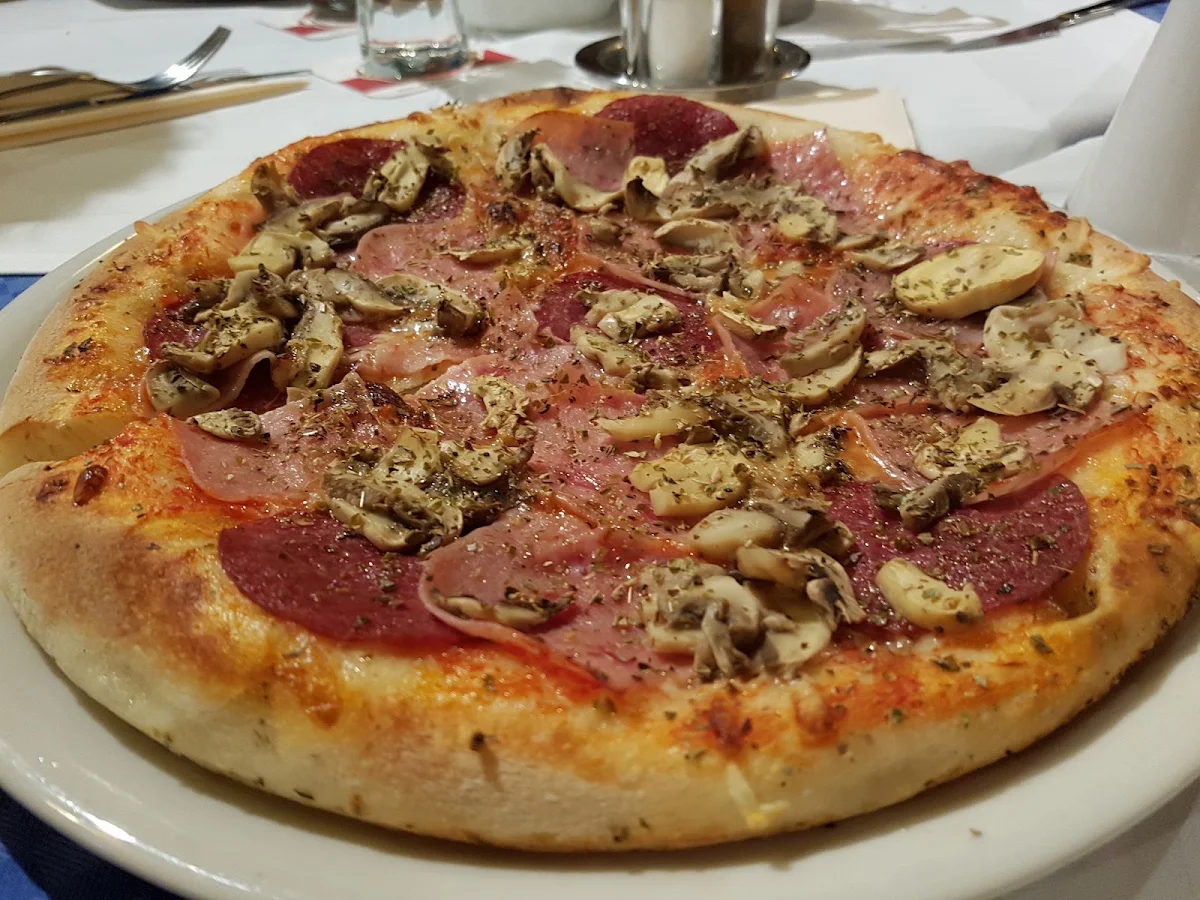 Pizza Salami Peperoni