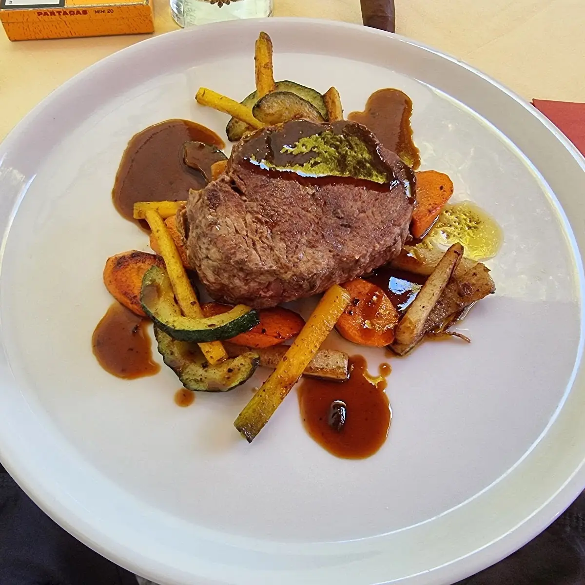 Filetsteak Mit Garnitur