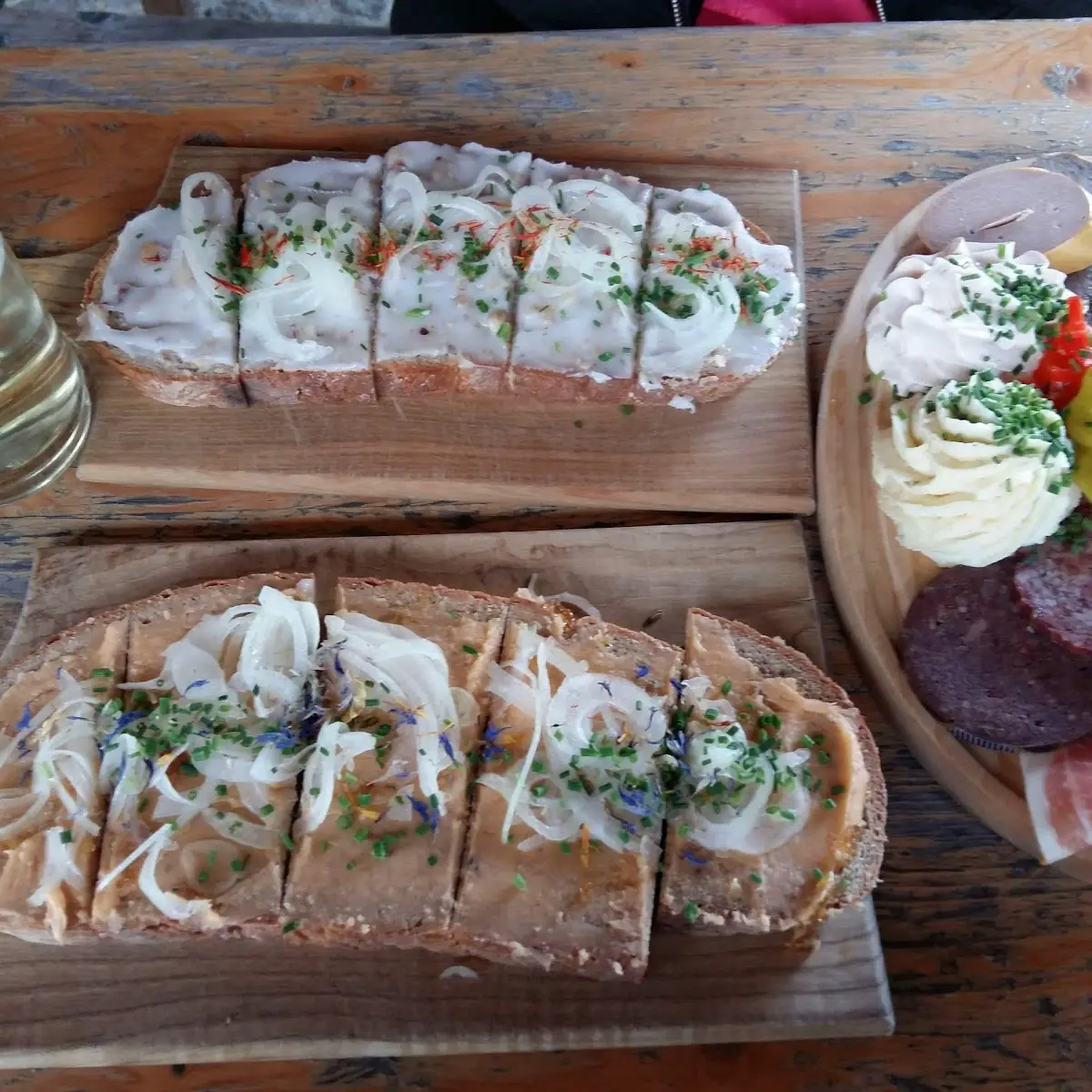 Schmalz Und Grammelschmalzbrot Und Hoidinger Jause Mit Most