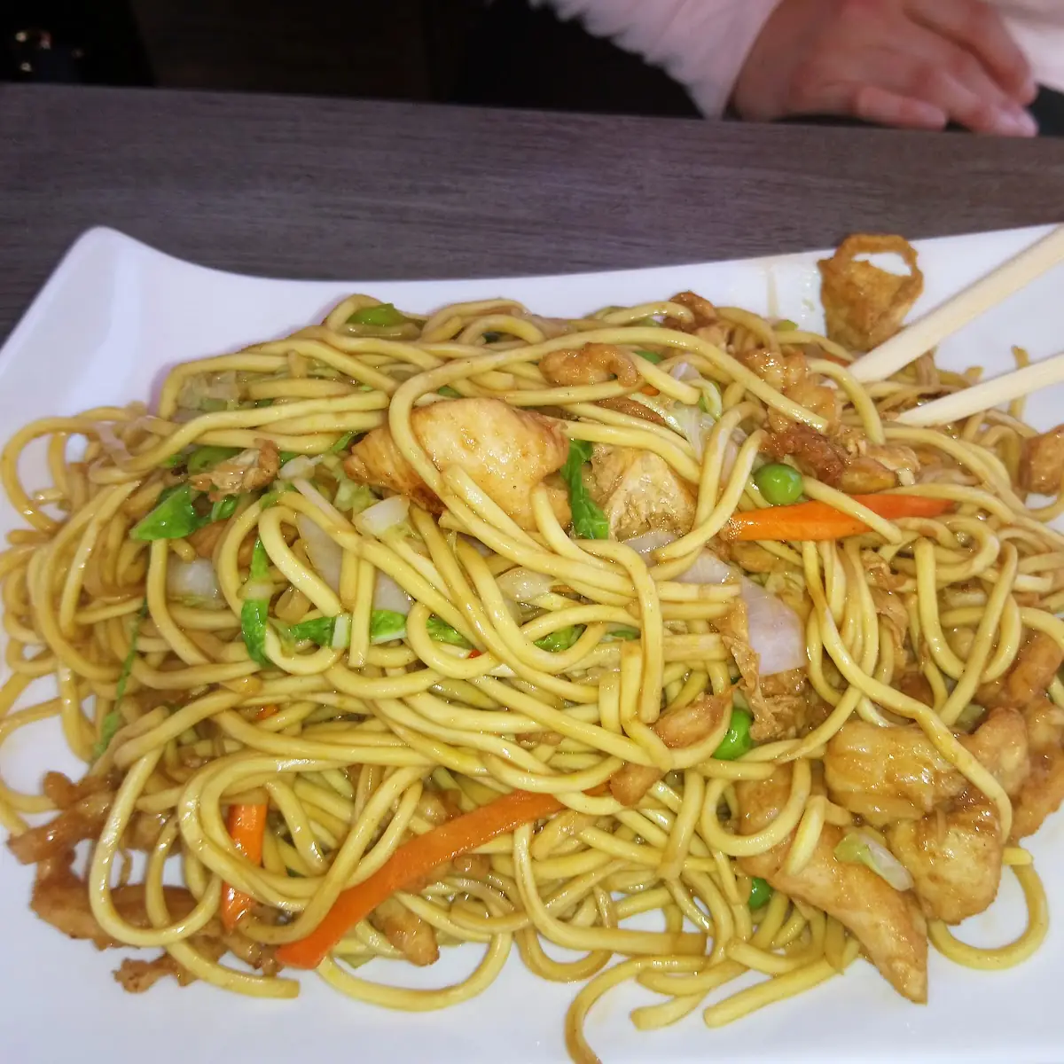 Gebratene Nudeln Mit Hühnerfleisch