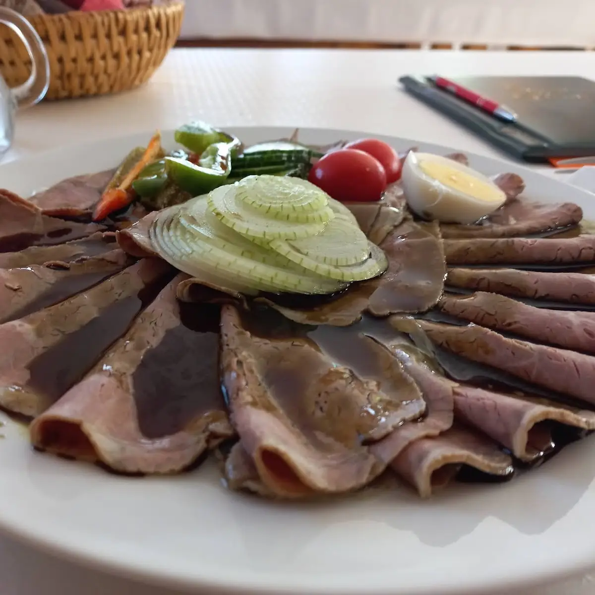 Saures Rindfleisch