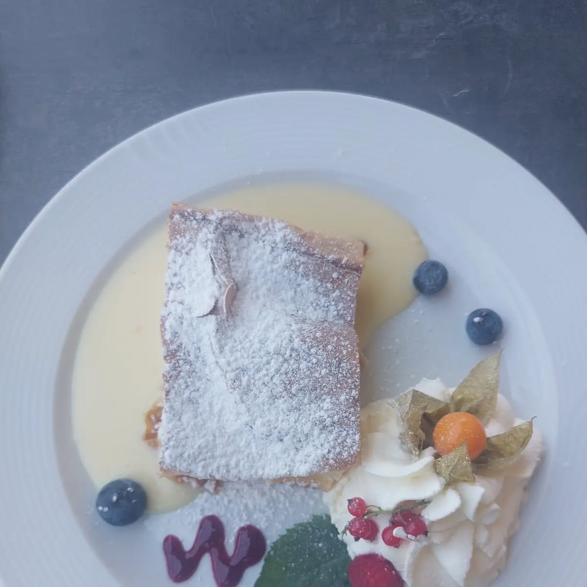 Topfenstrudel Mit Vanillesauce