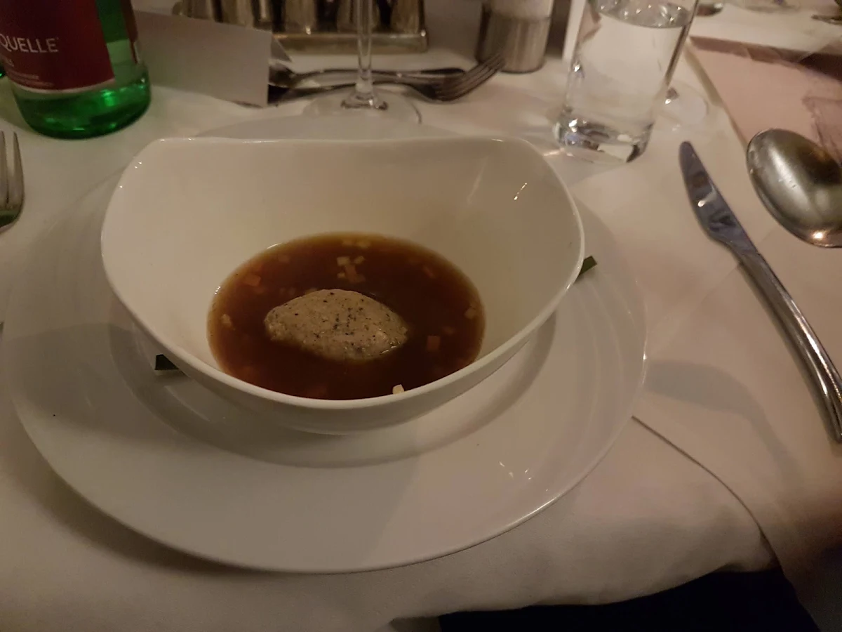 Zuppa Di Brodo Fresco Con Gnocco Fresco