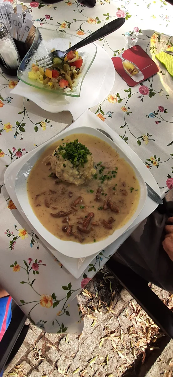 Eierschwammerlgulasch