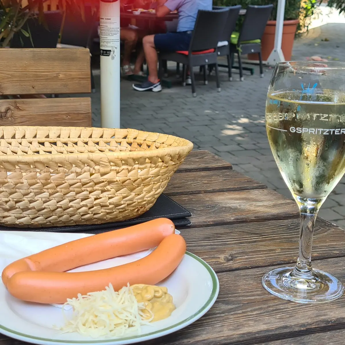 Frankfurter Mit Senf Und Kren