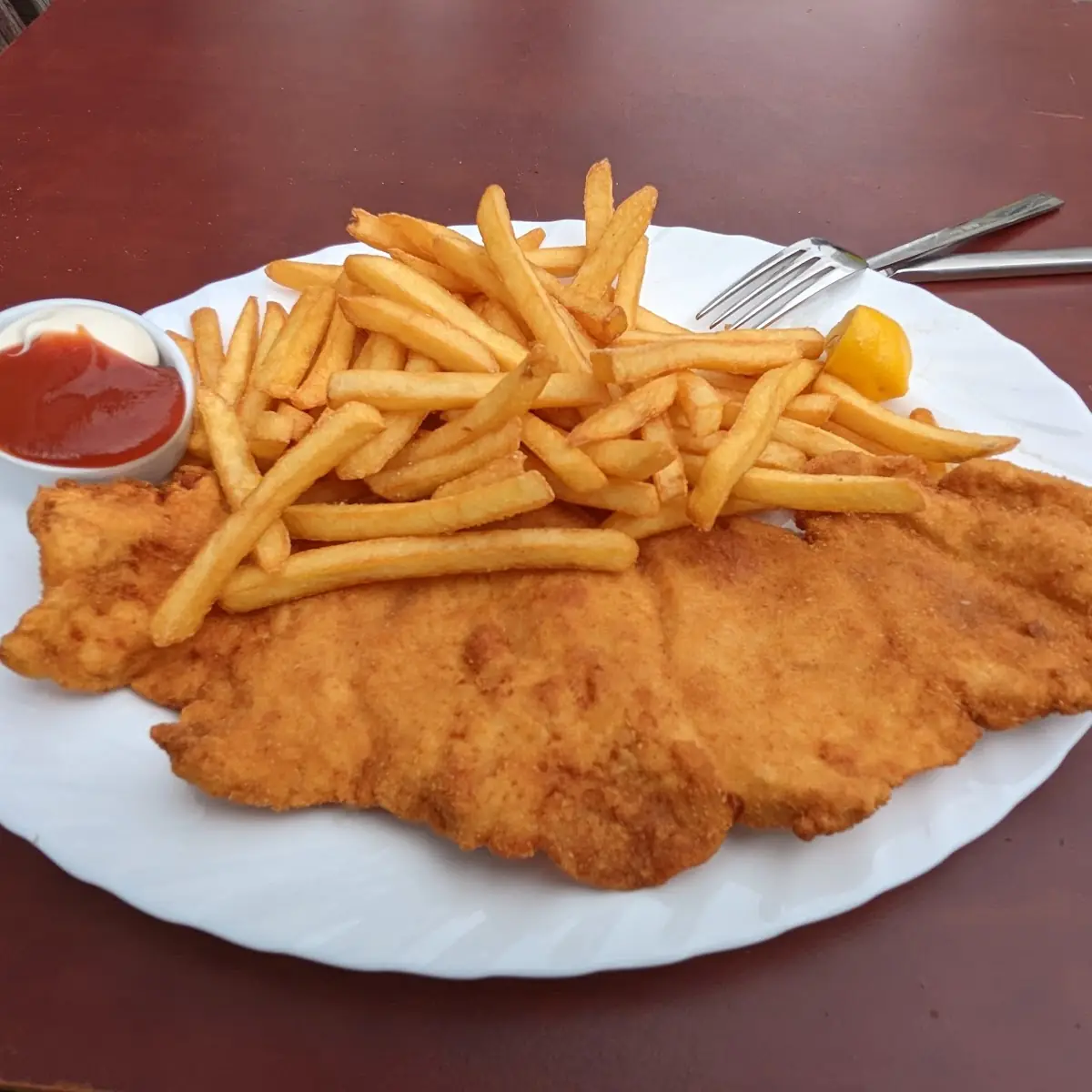 Chicken Schnitzel Mit Pommes
