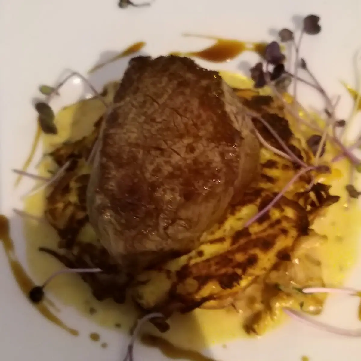 Filetsteak Mit Rösti Und Eierschwammerlragout