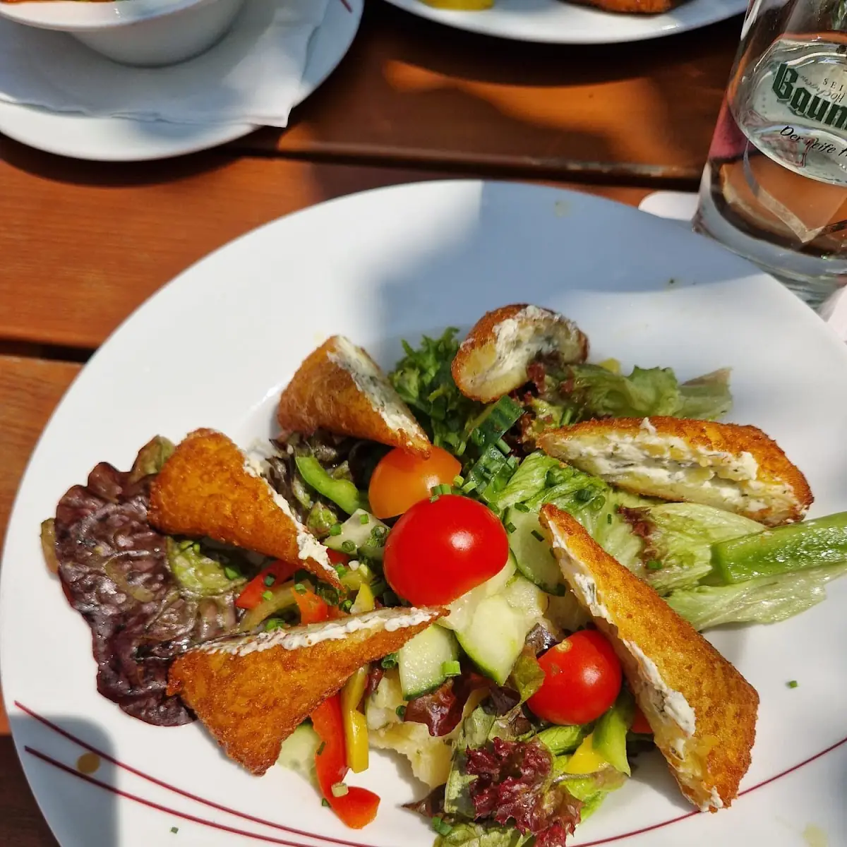 Salat Teller Mit Frischkäse-rösti