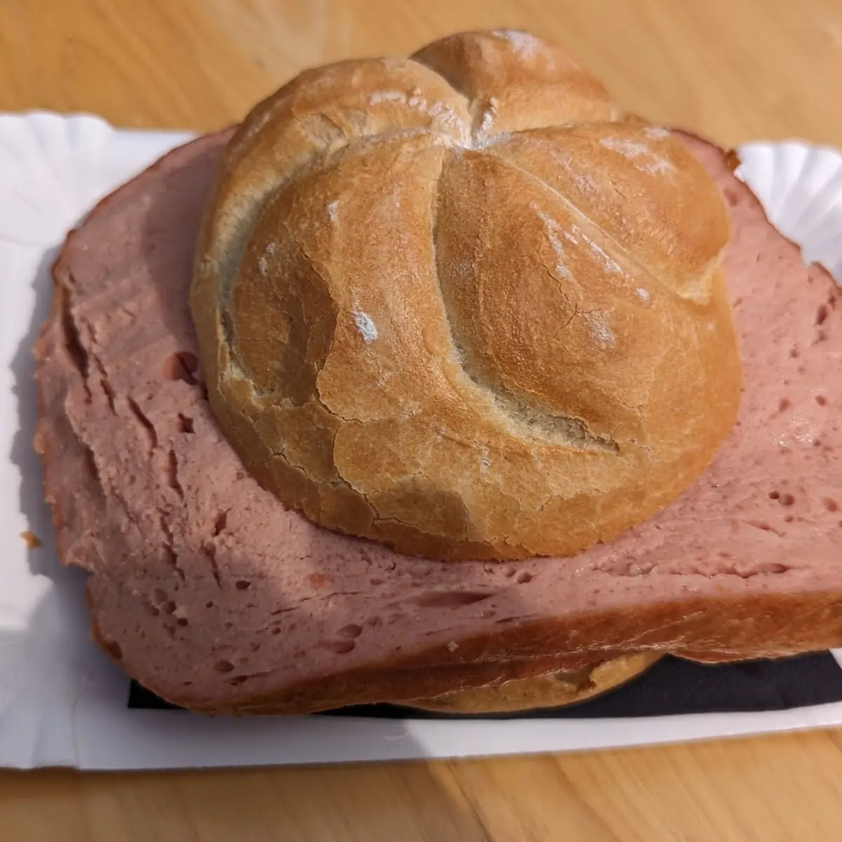 Leberkäse-semmel