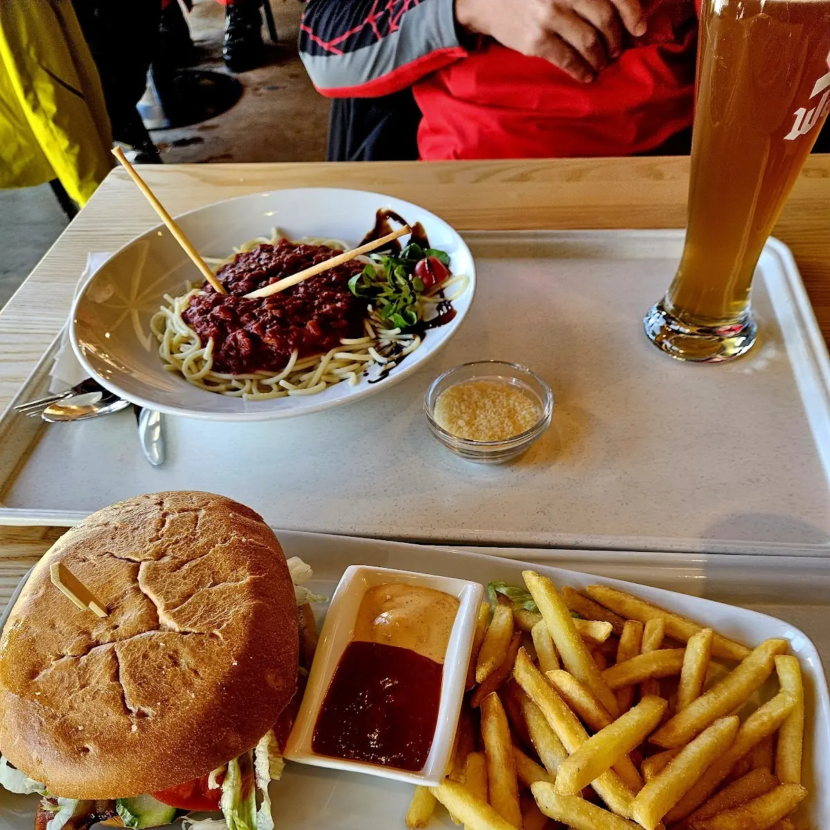 Beef Burger Mit Pommes Frittes