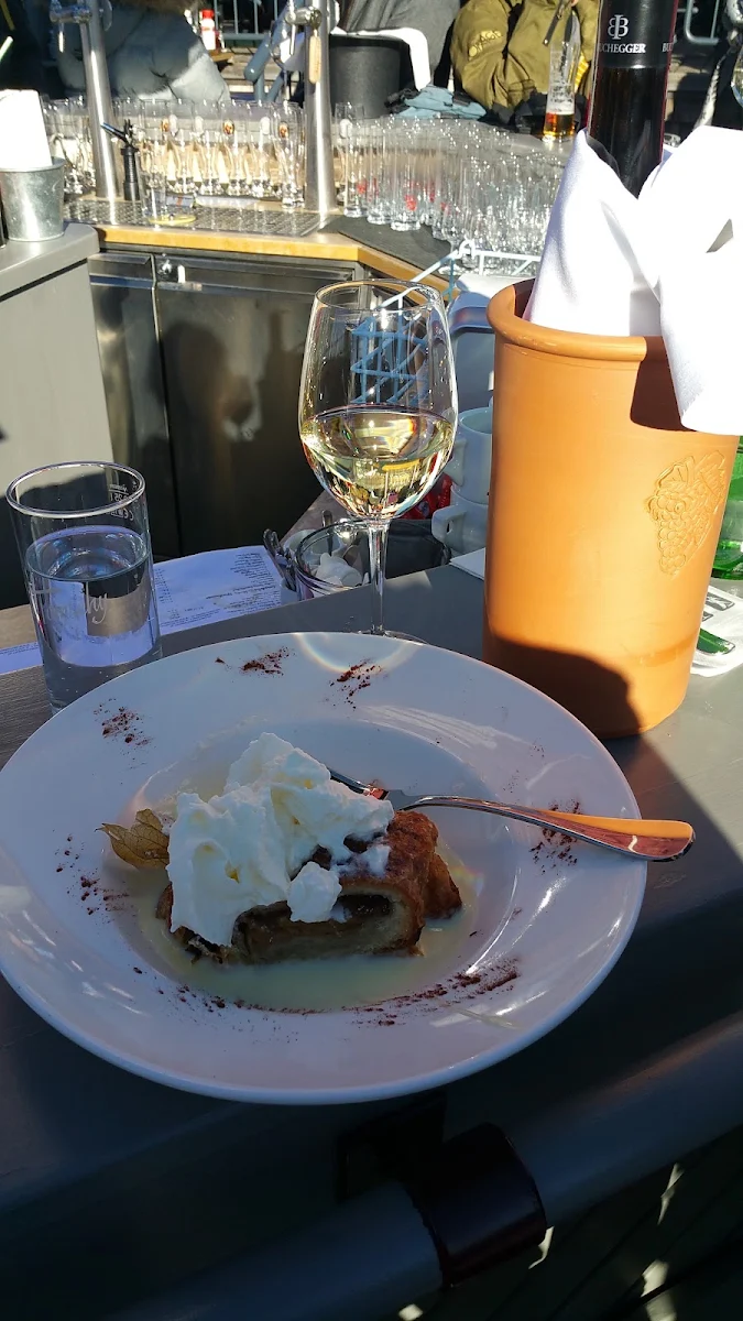 Apfelstrudel Mit Vanillesauce