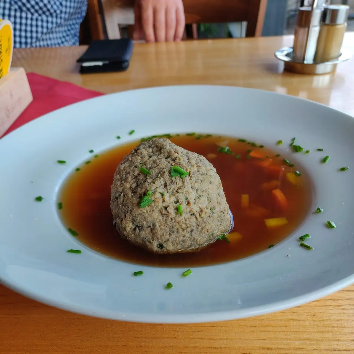 Feine Rindsuppe Mit Leberknödel