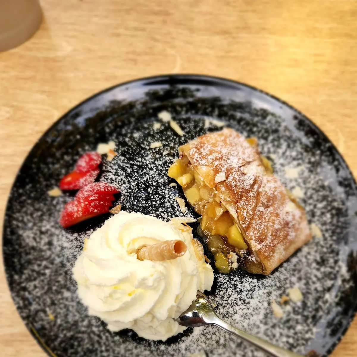 Ofenfrischer Apfelstrudel