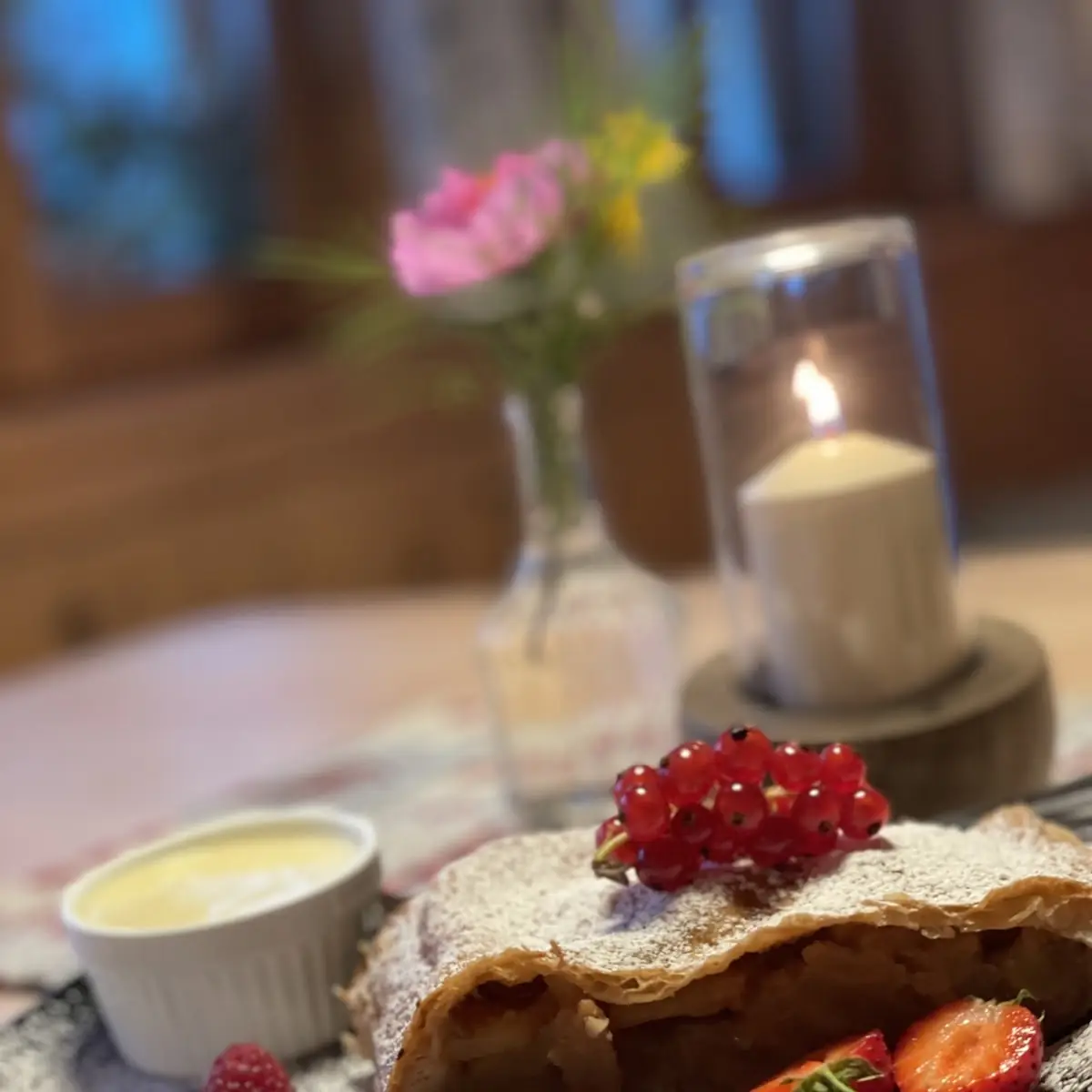 Apfelstrudel Mit Vanillesoße