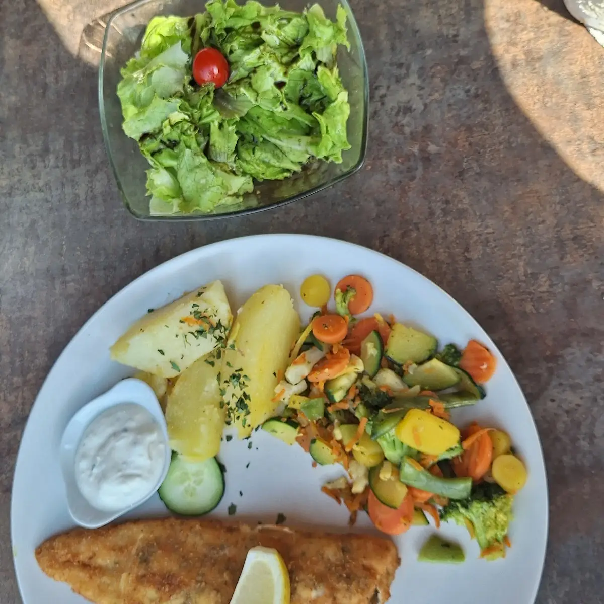 Forelle Mit Kartoffeln Und Gemüse