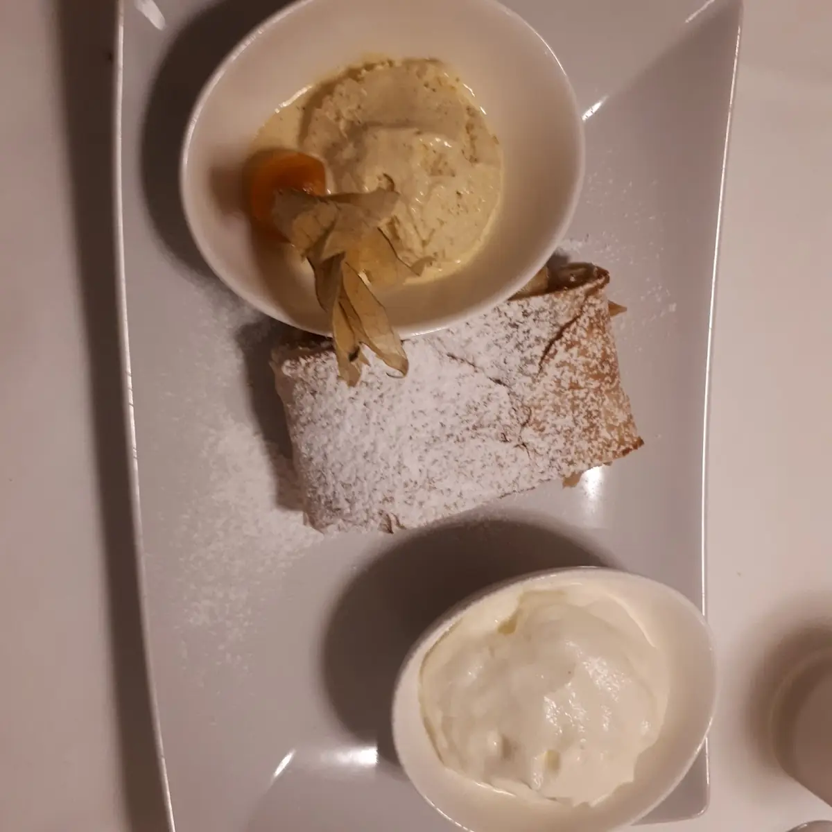 Apfelstrudel Mit Vanillesauce