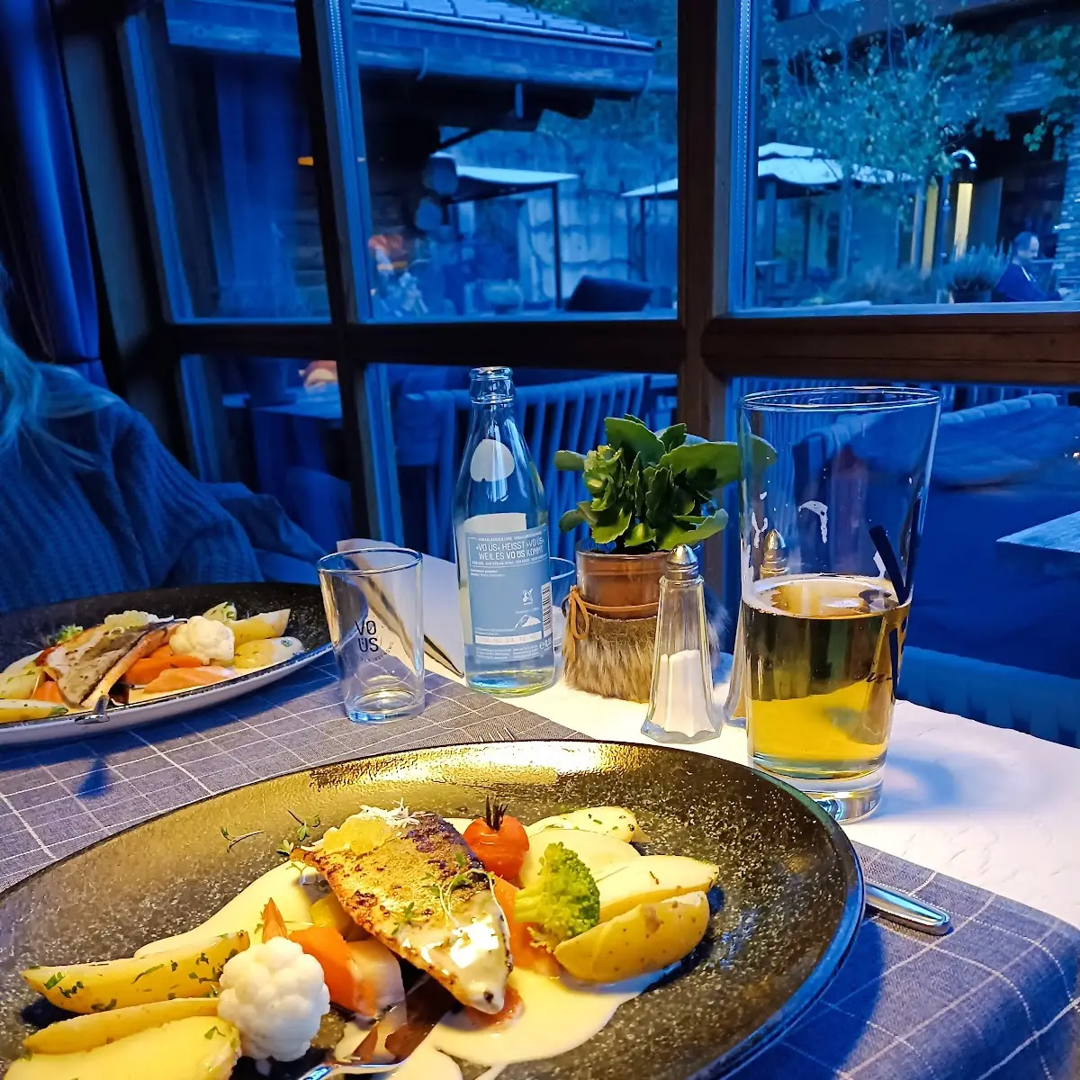 Fisch Gebraten Mit Gemüse Und Kartoffeln