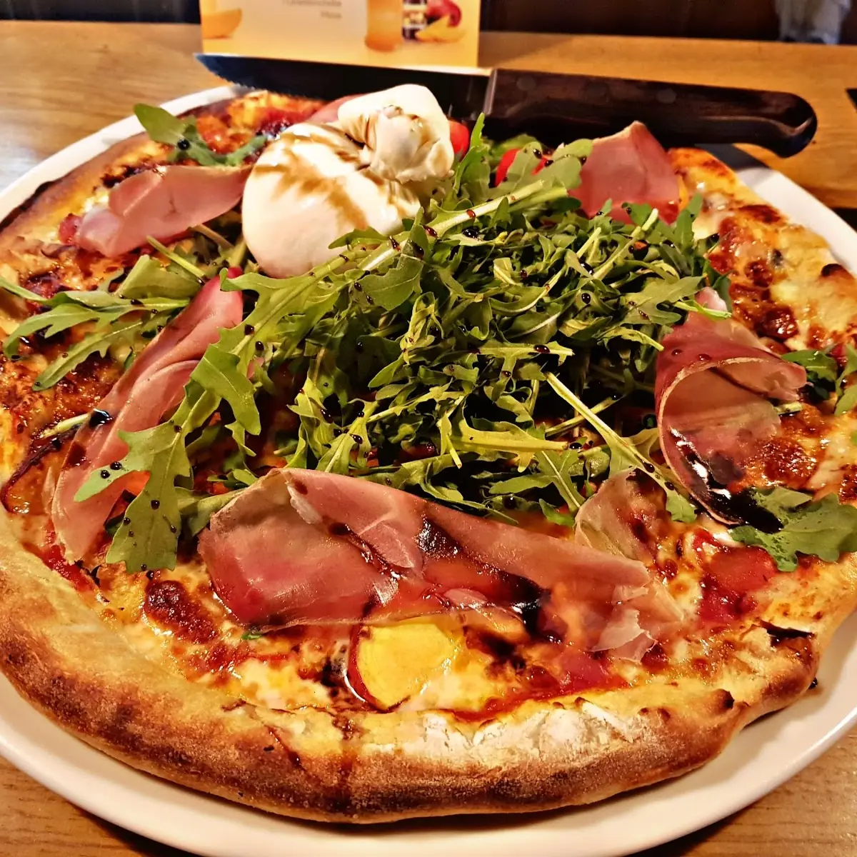Pizza Ruccola Serano Mit Burrata Sommeredition