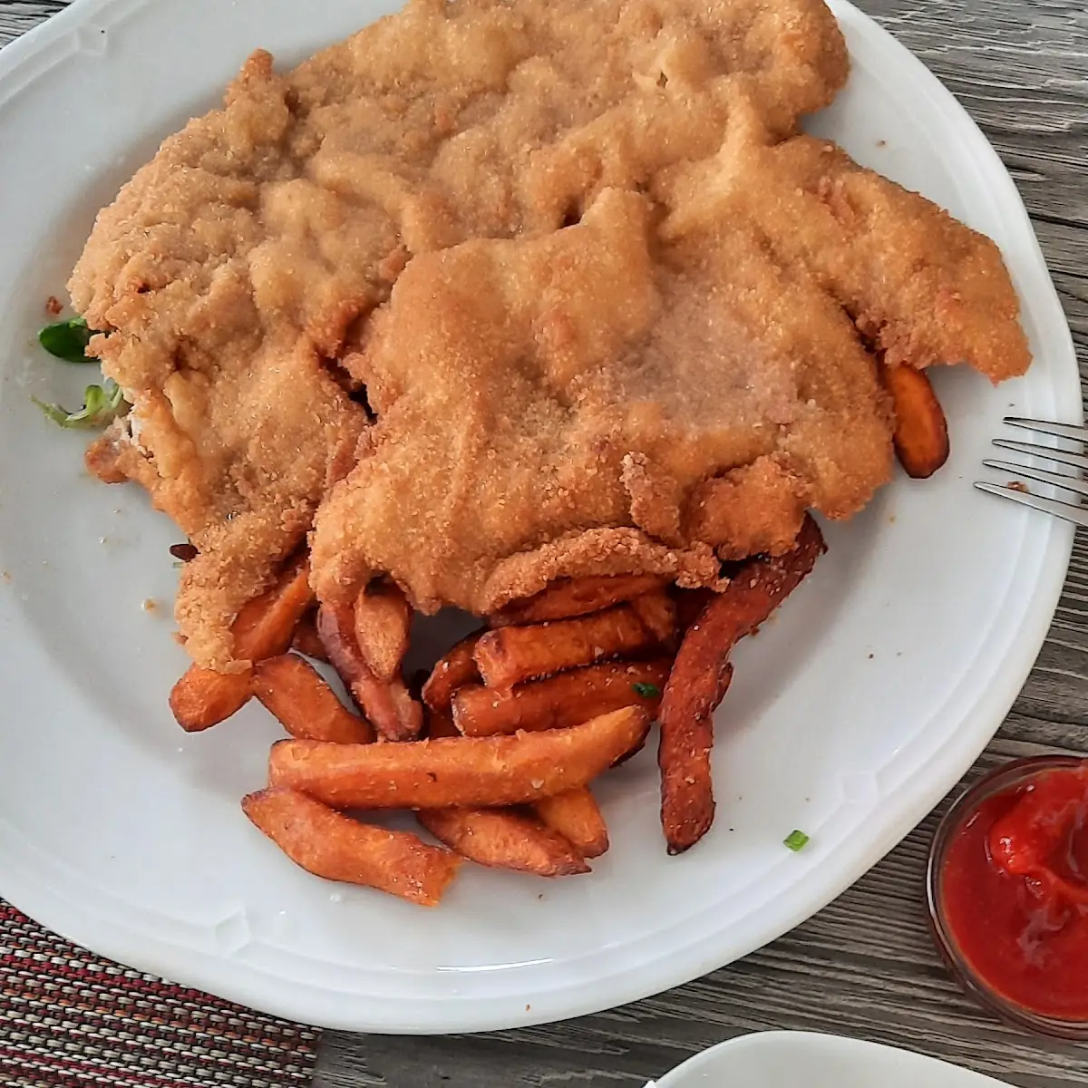 Wienerschnitzel Vom Schwein Mit Süßkartoffelpommes
