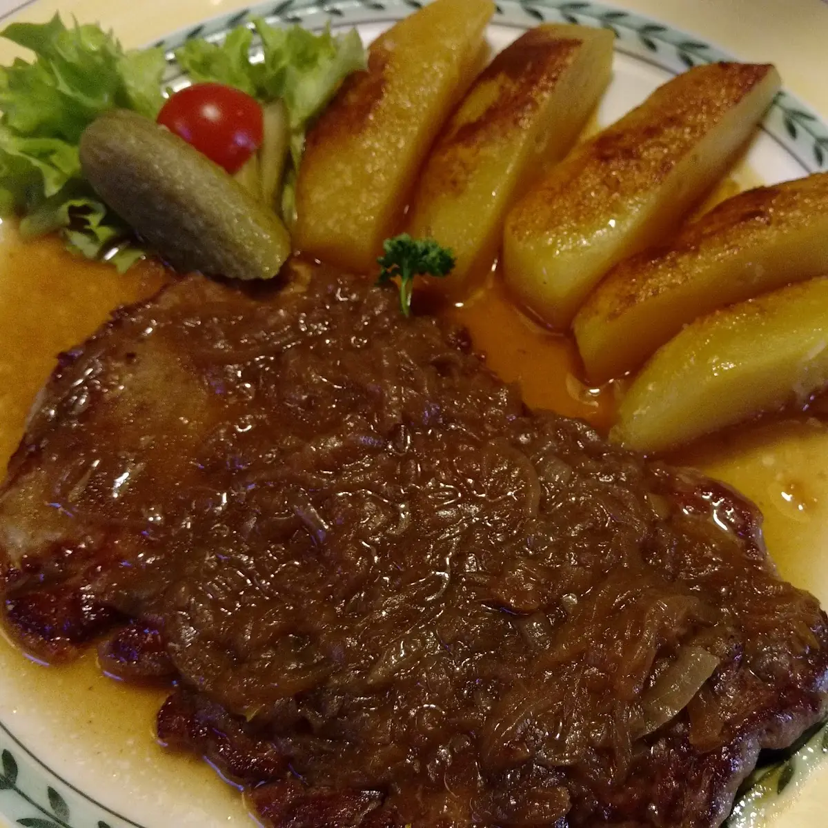 Zwiebelrostbraten Mit Bratkartoffeln