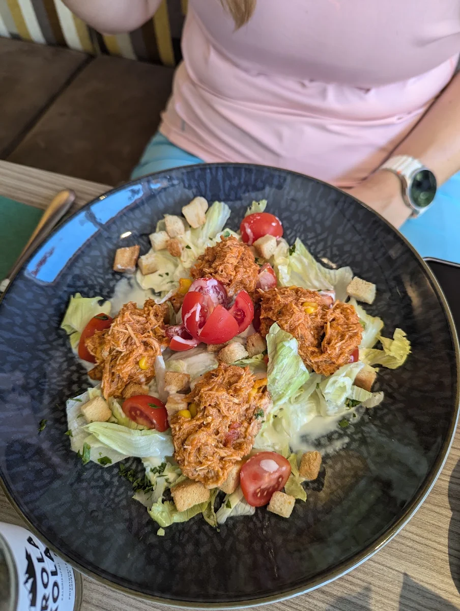 Ceasar Salad Mit Pulled Chicken