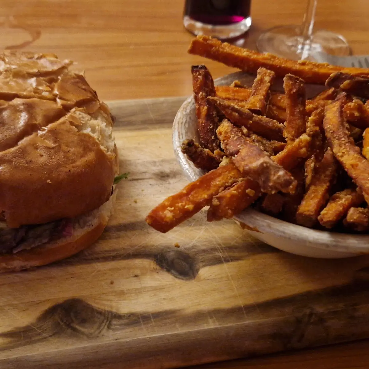 Burger Mit Süßkartoffelnpommes