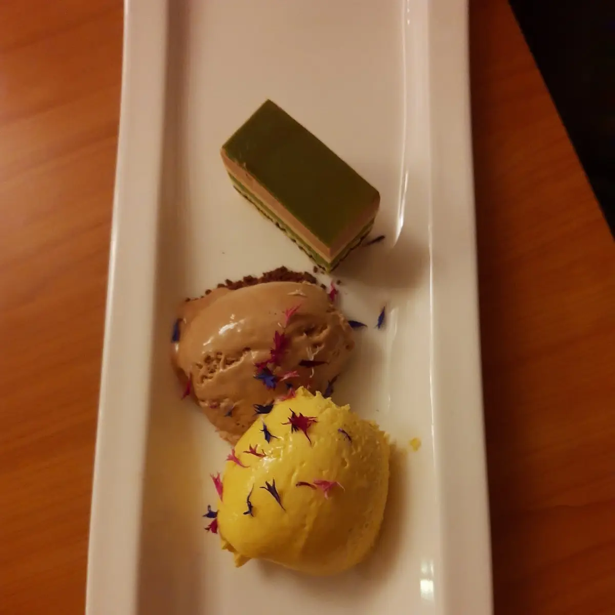 Nachtisch Mit Törtchen Matcha Und Nougat Mangocreme Und Nougateis