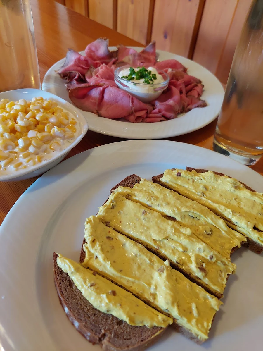 Roastbeef Und Brot Mit Curryaufstrich