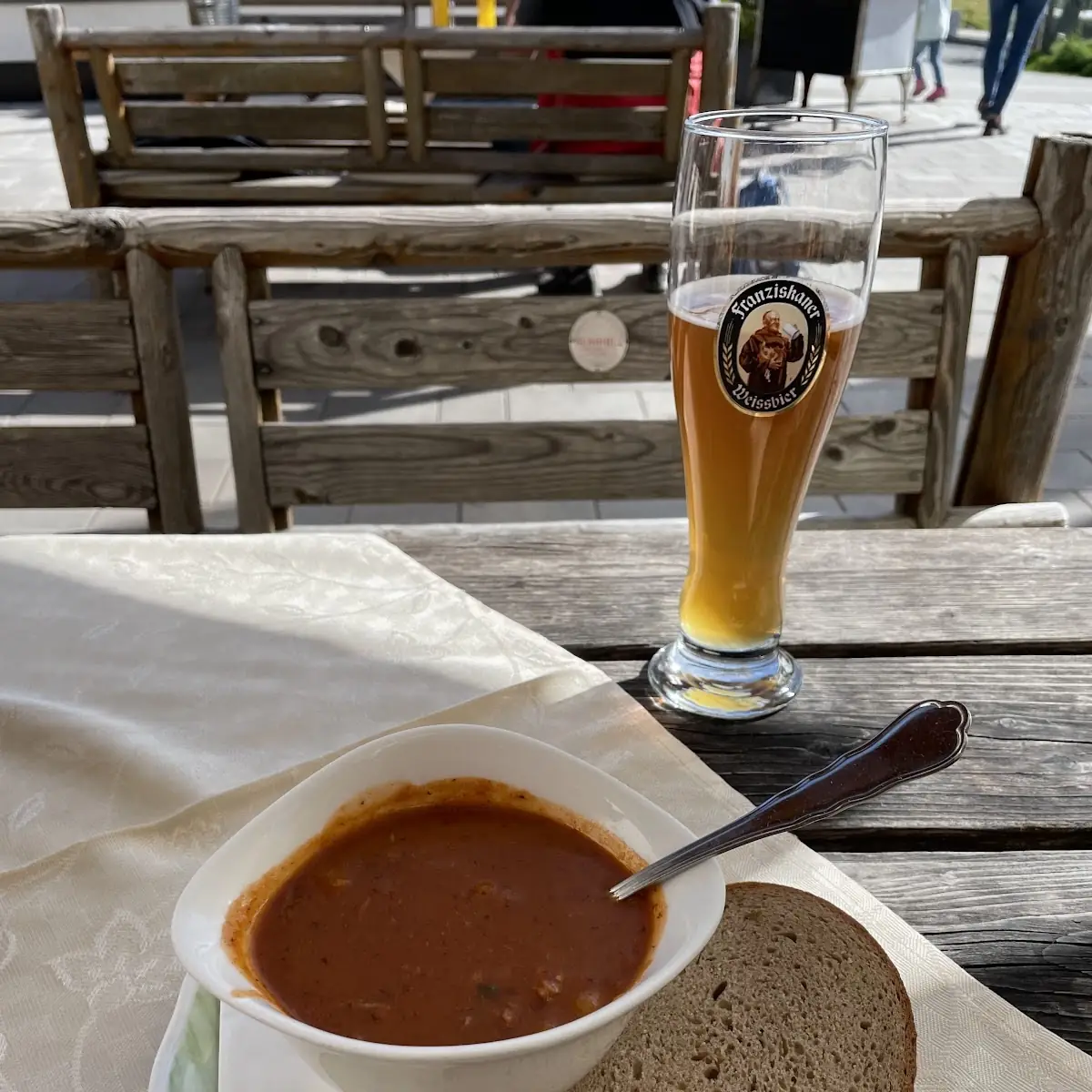 Gulaschsuppe Und Ein Weizen