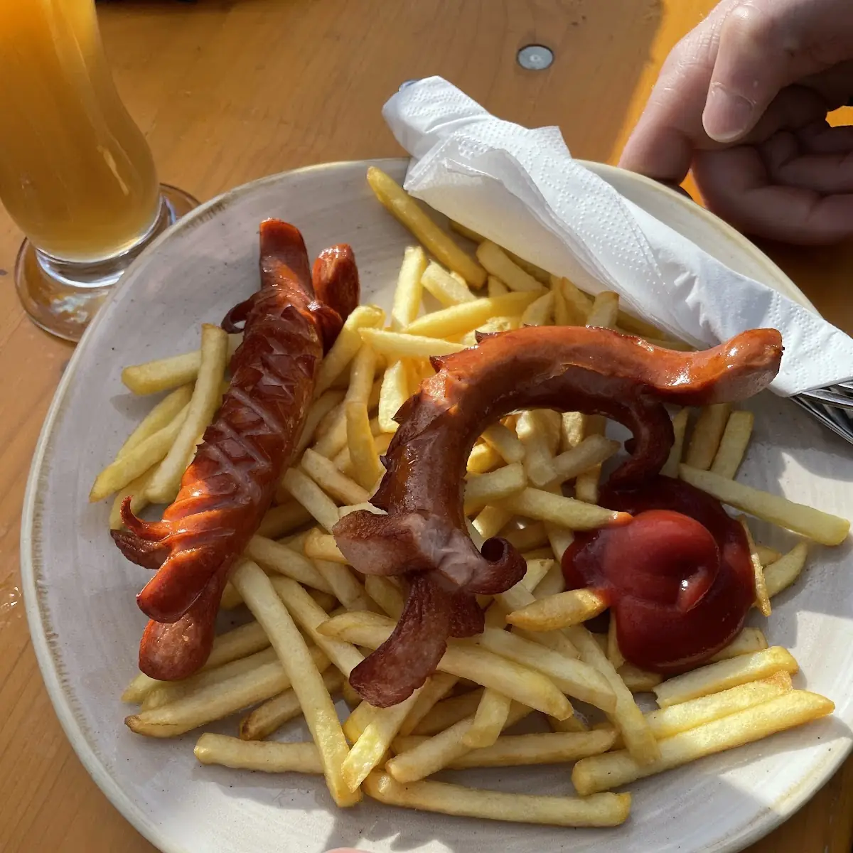 Würstel Mit Pommes