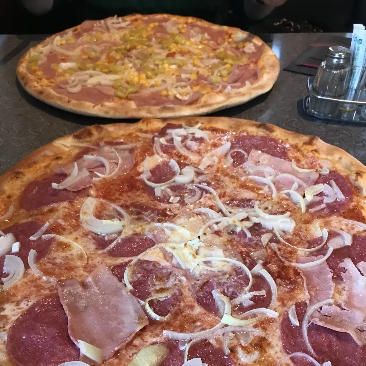 Salami Schinken Pizza