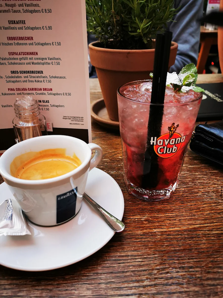 Espresso Doppio Und Erdbeermojito