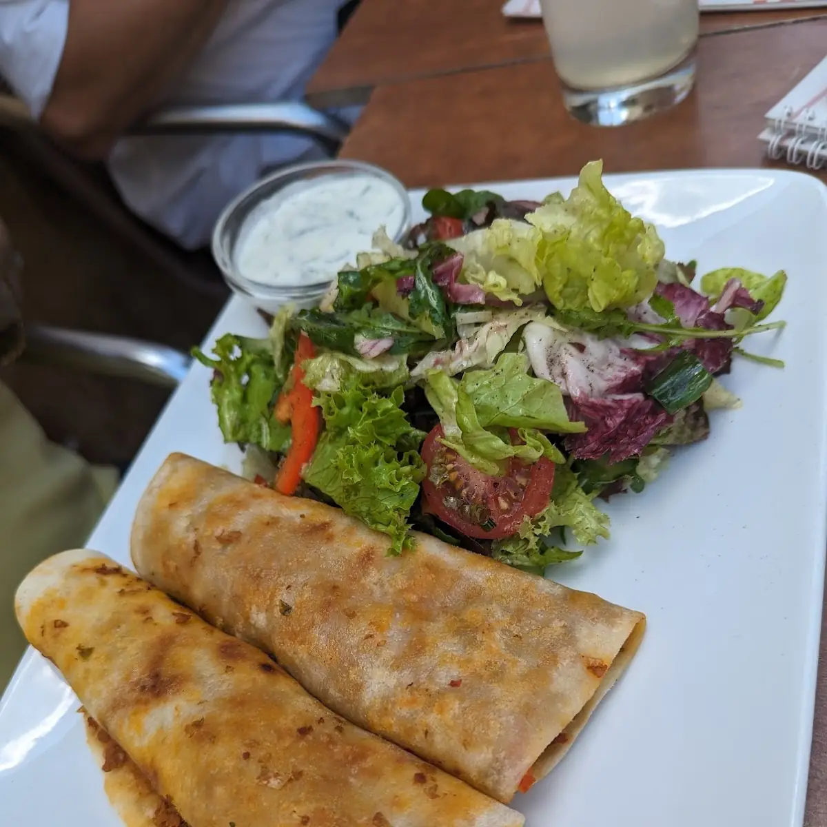 Lahmacun Mit Salat