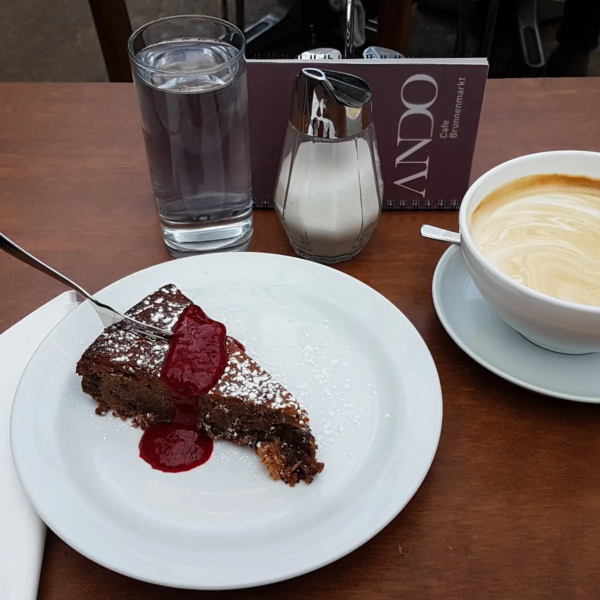 Schoko-mandel Kuchen & Caffè Latte