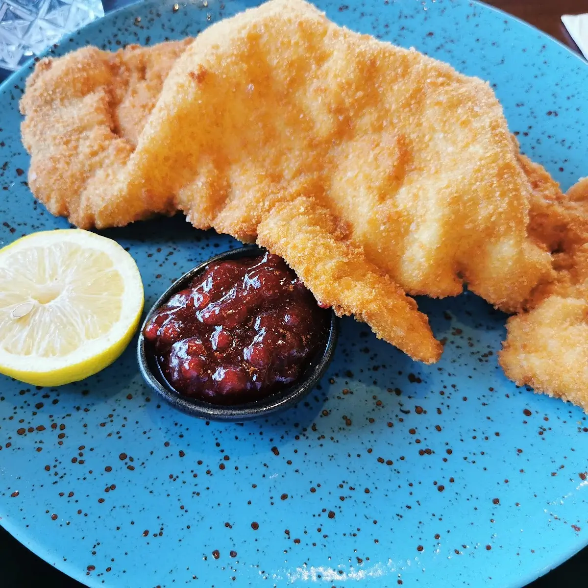 Wiener Schnitzel Vom Kalb Erdäpfelsalat Preisselbären