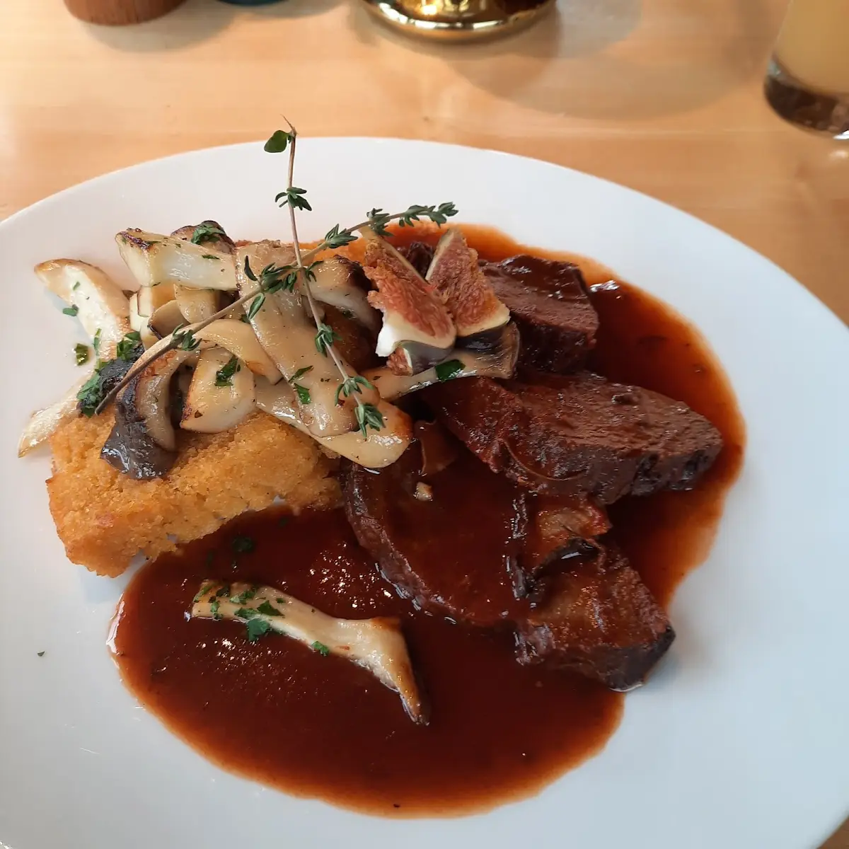 Wildbraten Mit Trüffelpolenta Eines Der Tagesempfelungen