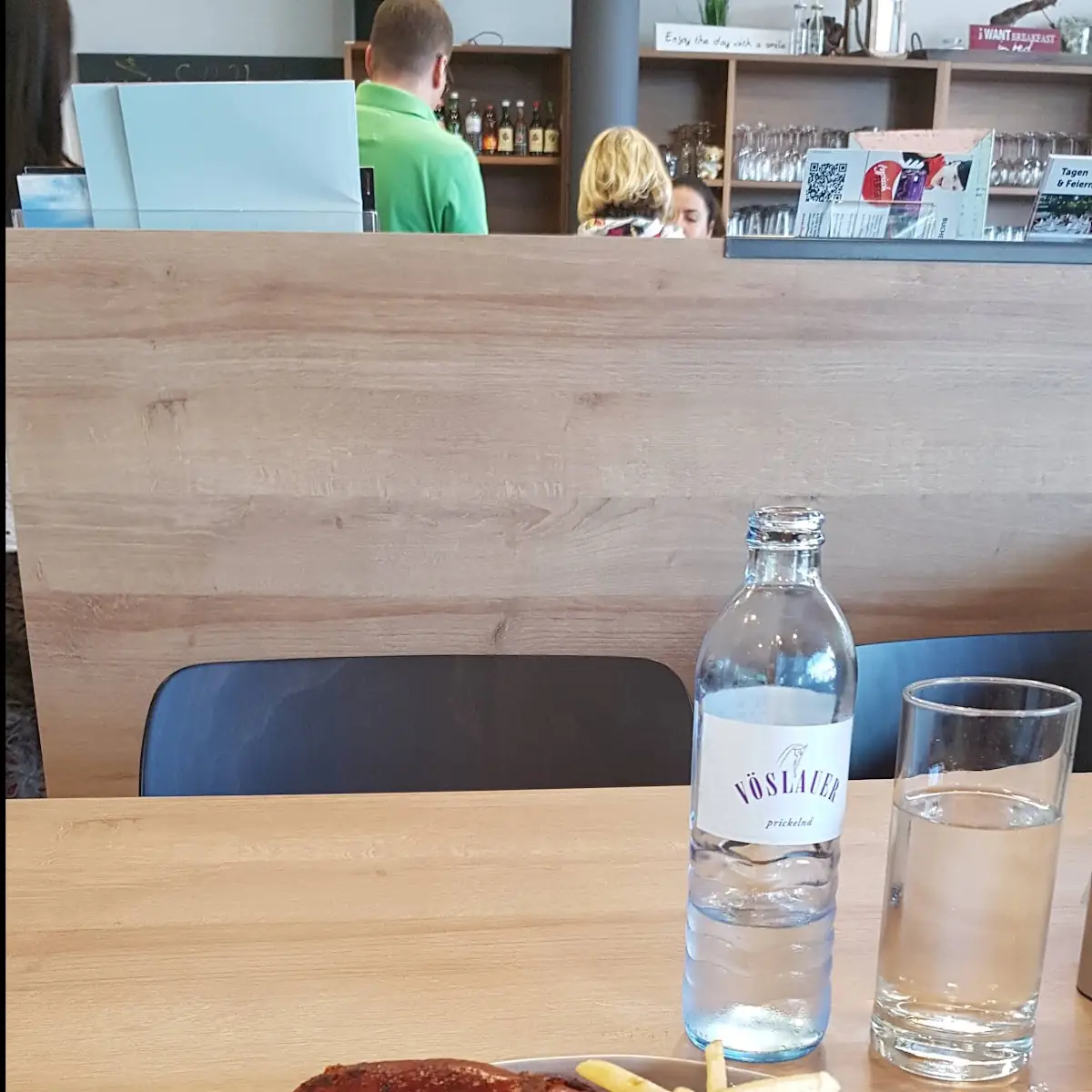 Bratwurst Mit Pommes Frites