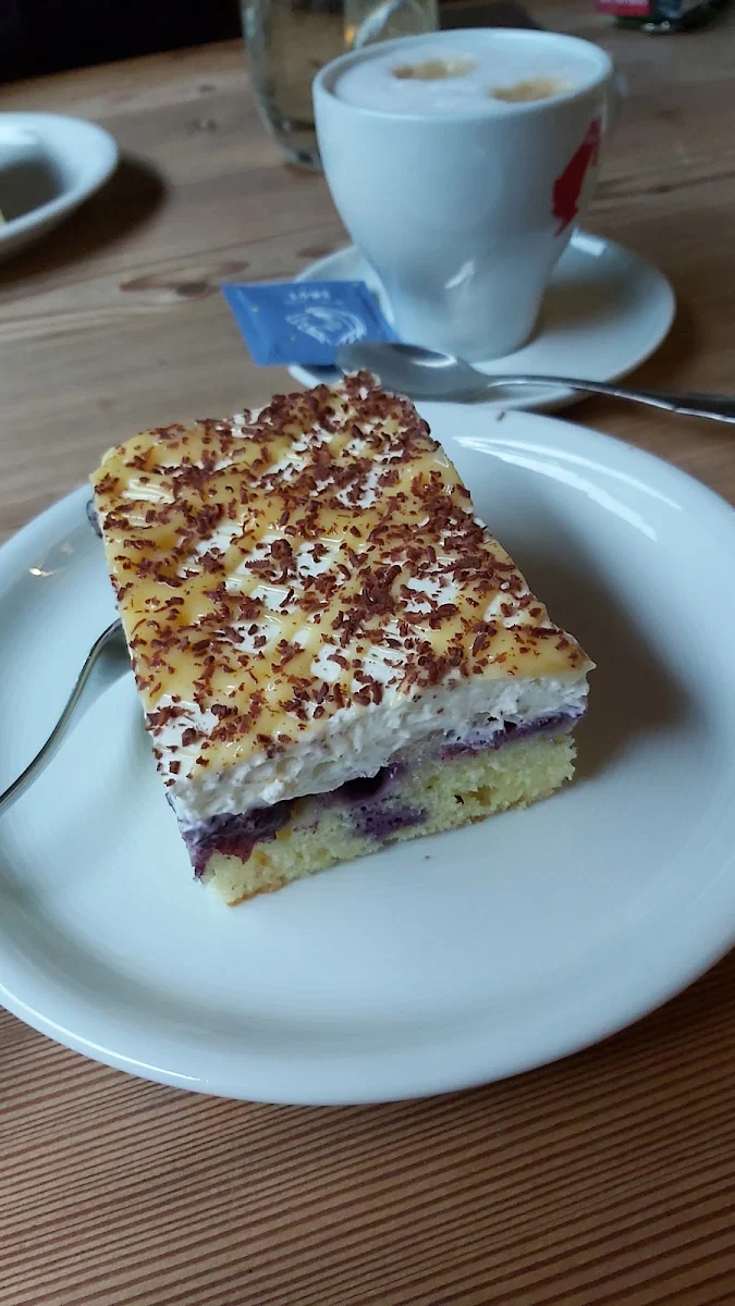 Heidelbeer- Cremeschnitte Mit Eierlikör