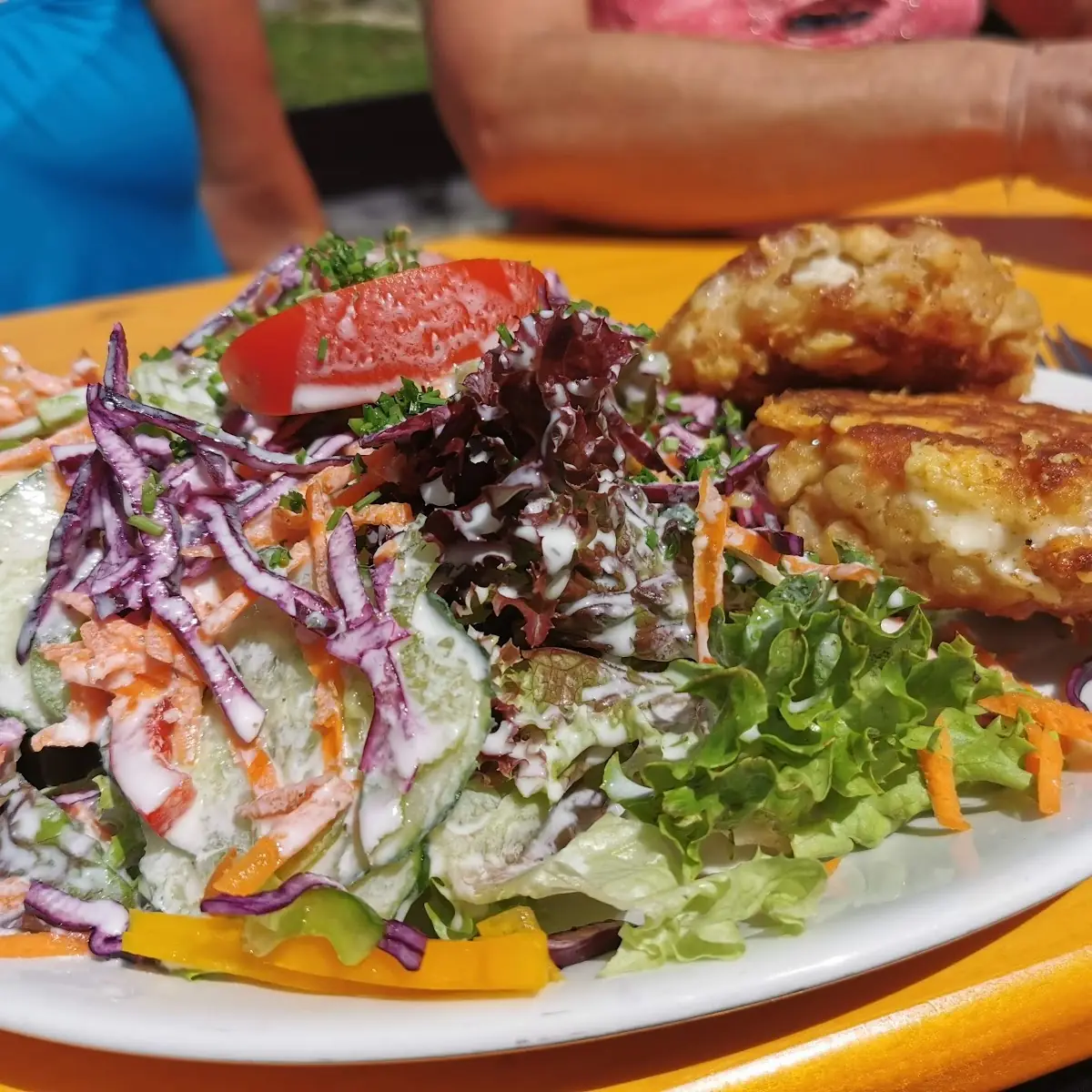 Bunter Salat Mit Kaspressknödel