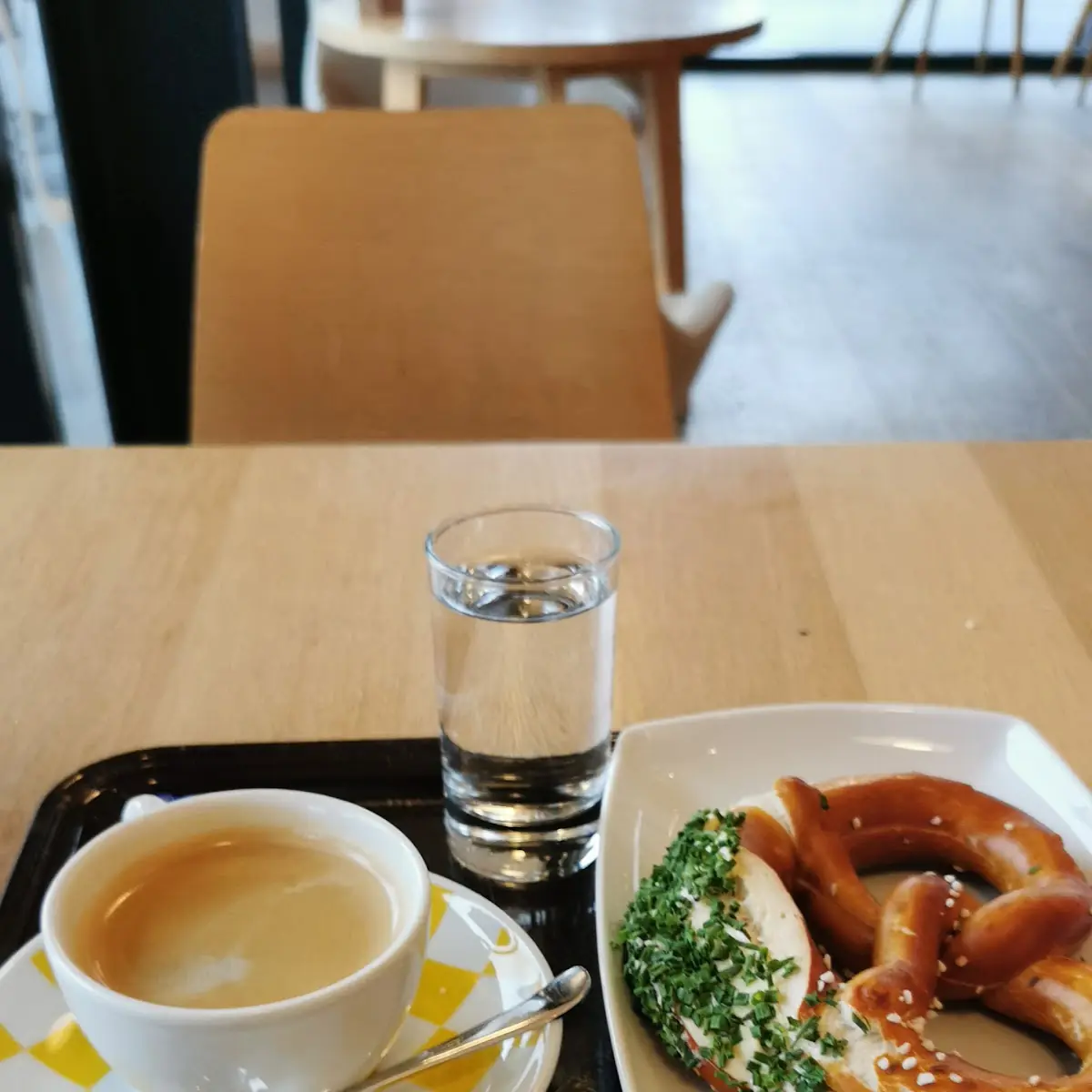 Kaffe Und Butter Bretzel