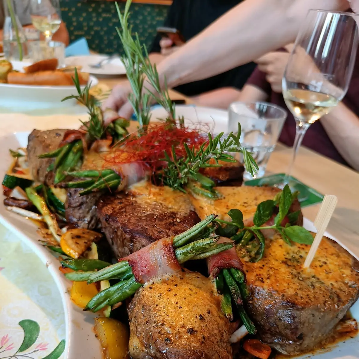 Steak Platte Mit Diversen Beilagen