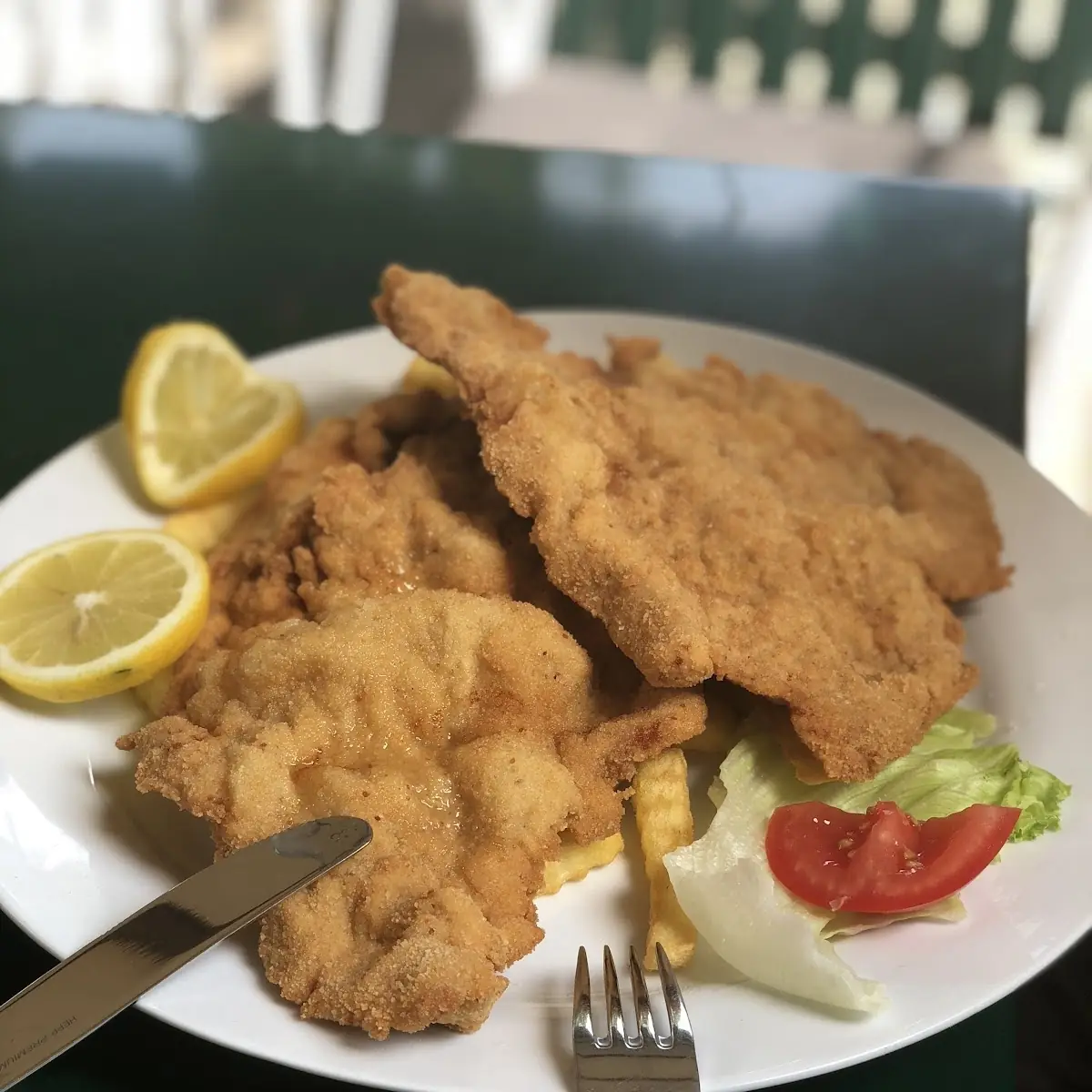 Holsteinschnitzel Mit Pommes