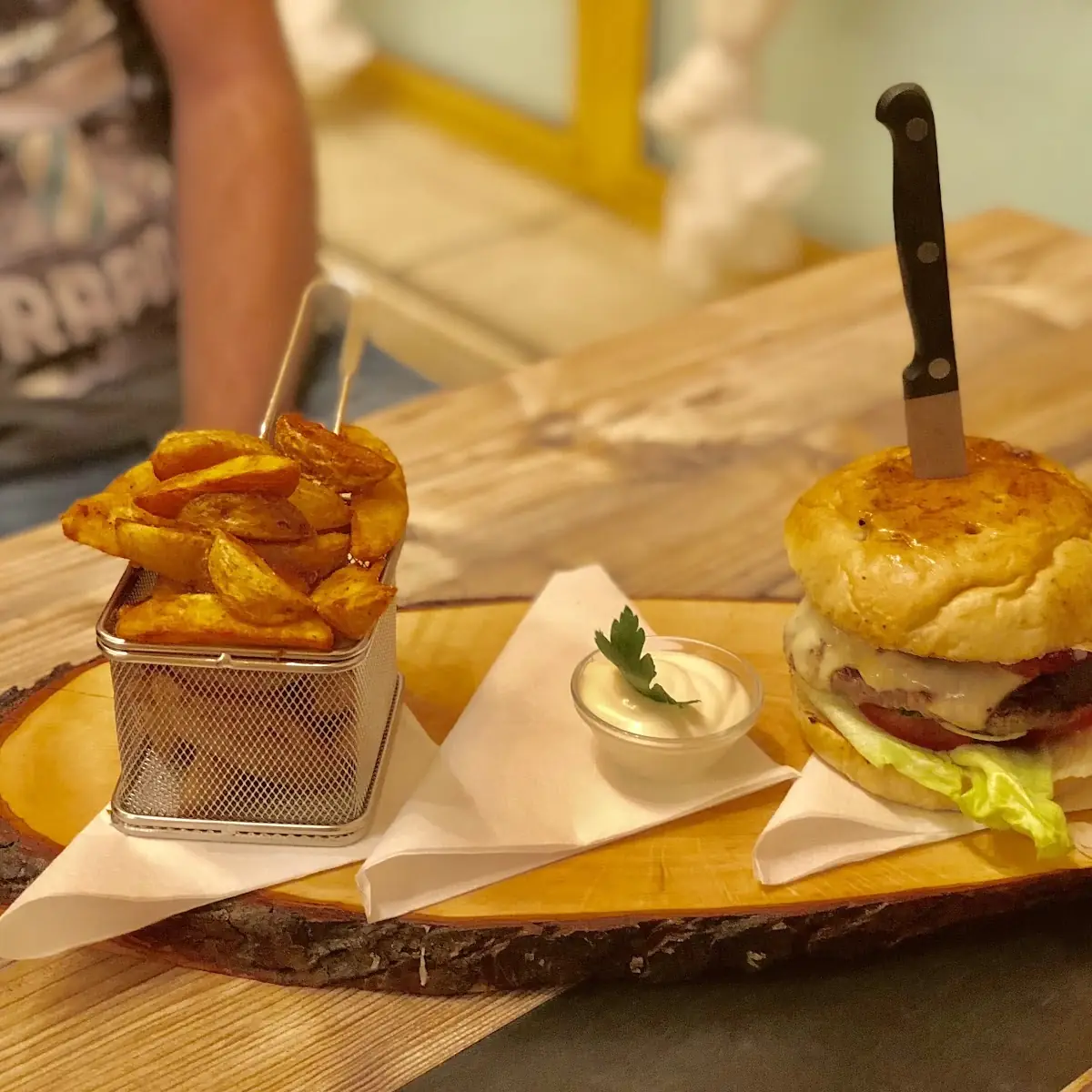Murzi-burger Mit Pommes