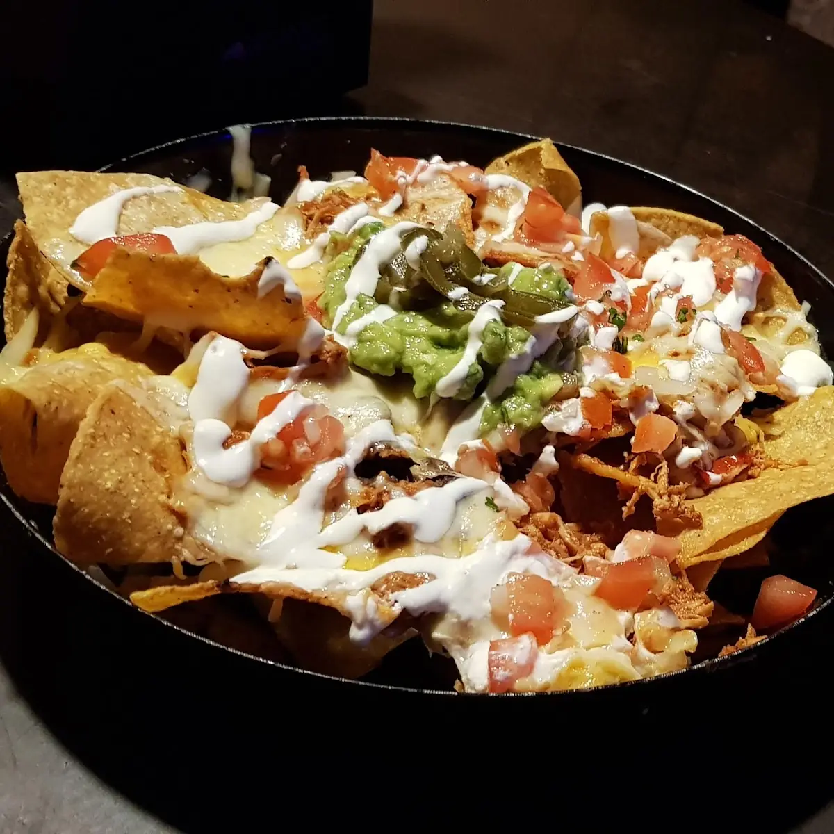 Los Nachos Con Pollo